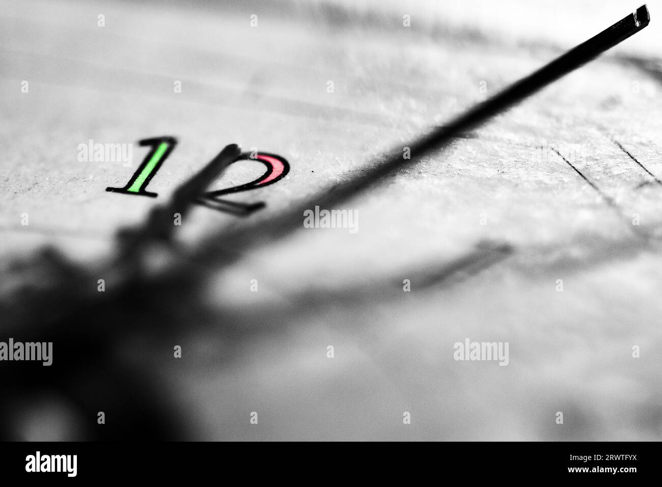 concetto di tempo con i dettagli di un vecchio quadrante dell'orologio Foto Stock