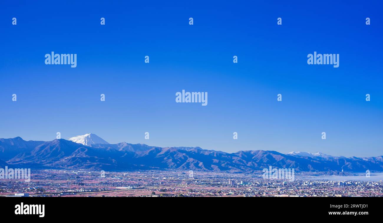 Paesaggi della Prefettura di Yamanashi la pesca fiorisce nella città di Yamanashi e il Monte Fuji in lontananza l'osservatorio senza nome Foto Stock
