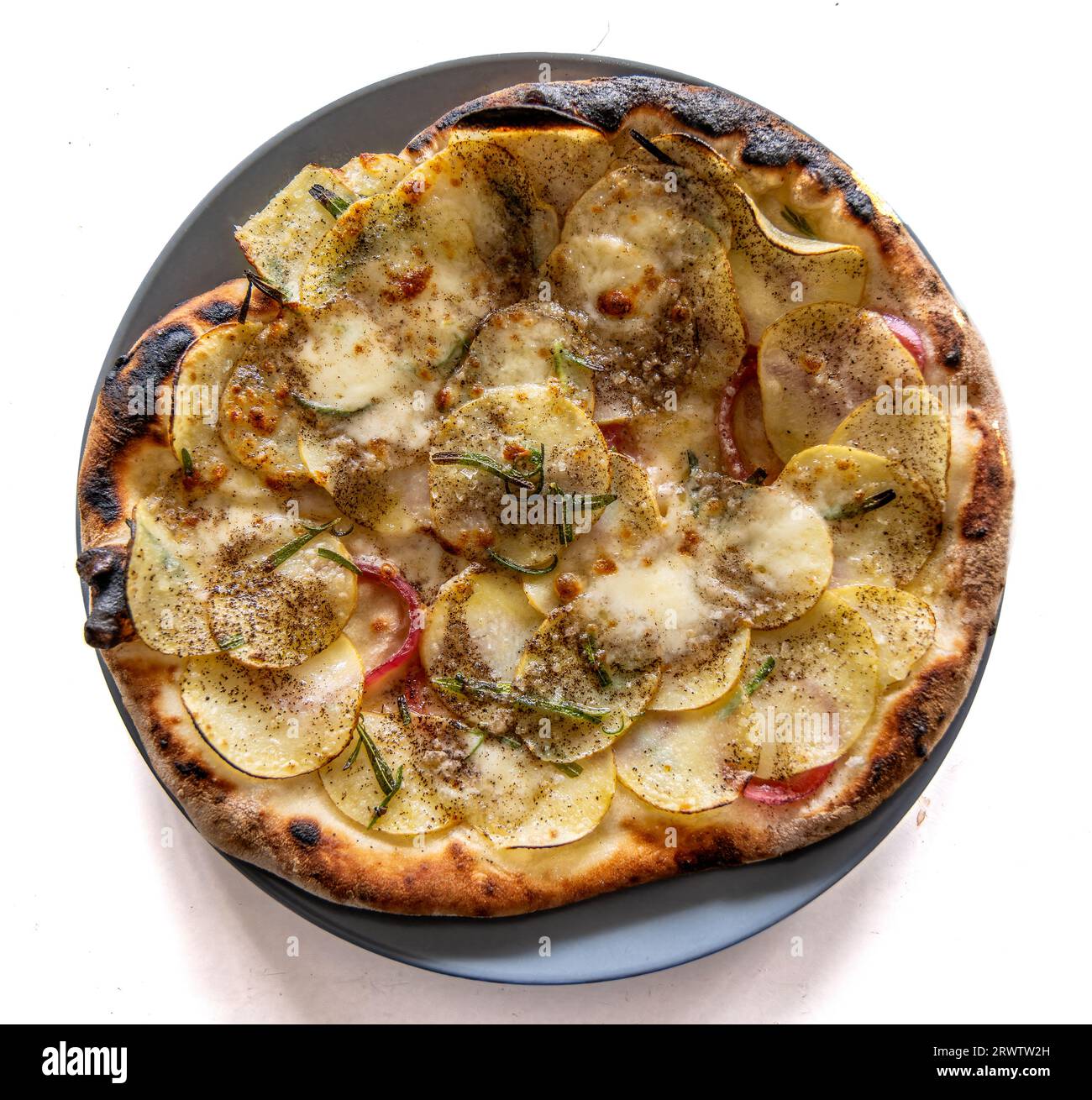 Pizza con patate in vero stile italiano Foto Stock