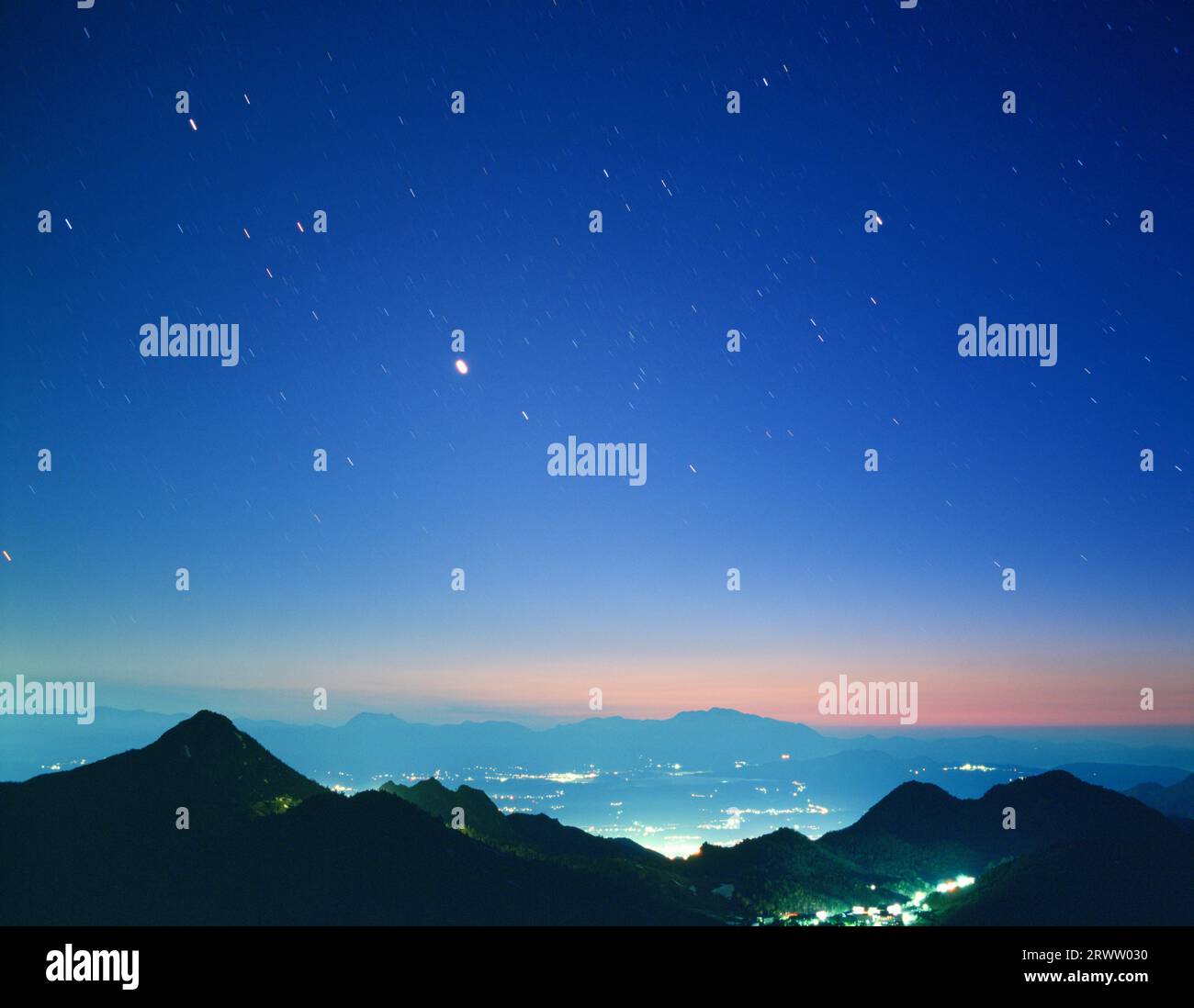 Nagano City e cielo stellato Foto Stock