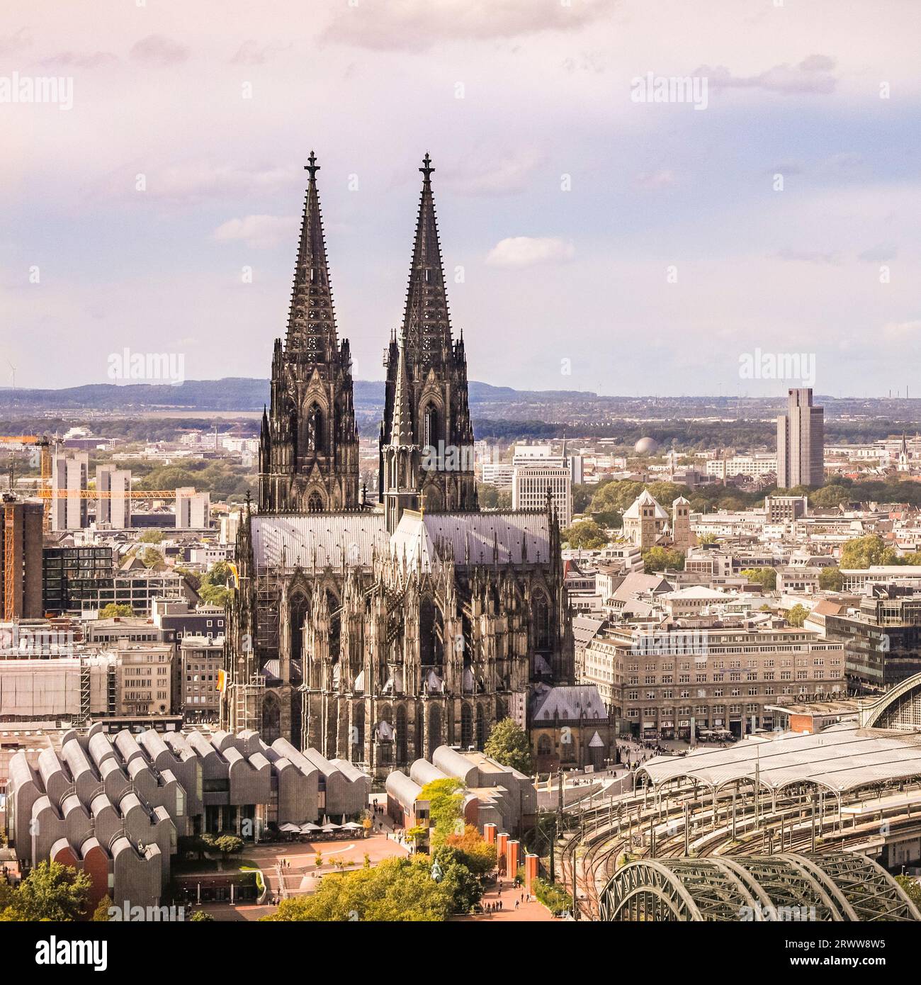 Cattedrale di Colonia, Kölner Dom e panorama della città, Colonia, Germania Foto Stock