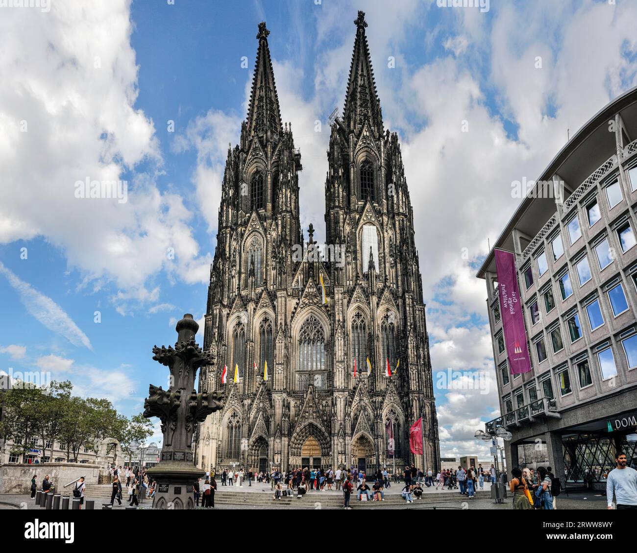 Facciata della cattedrale di Colonia, Kölner Dom, Colonia, Germania Foto Stock