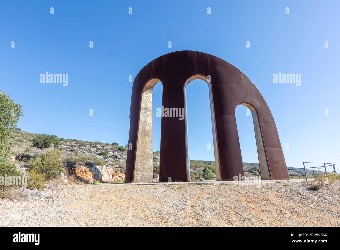 La porta dei paesi catalani è un'opera dello scultore Emili Armengol e segna il punto di partenza settentrionale dei paesi catalani a Salse Foto Stock