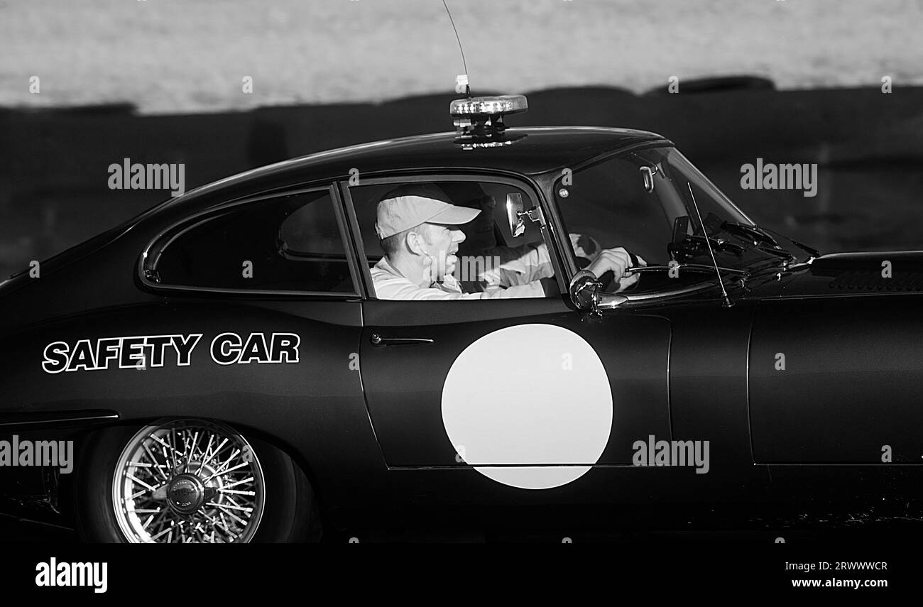 Jaguar e-TYPE "Safety Car" al Goodwood Revival Meeting del 10 settembre 2023 a Chichester, Inghilterra. ©2023 Copyright Michael Cole Foto Stock