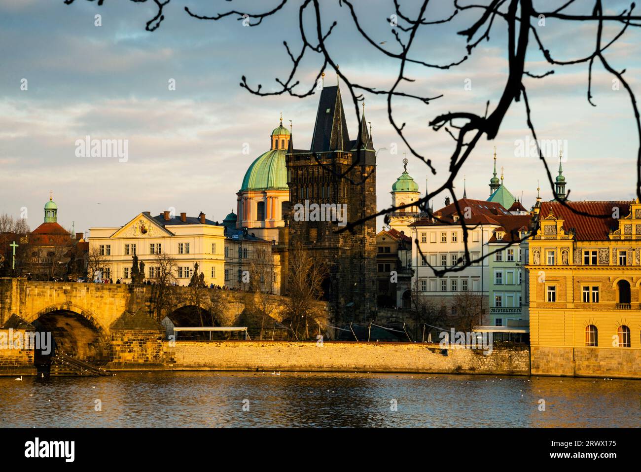 Cupola barocca di St Francesco d'Assisi a Praga, Cechia. Foto Stock