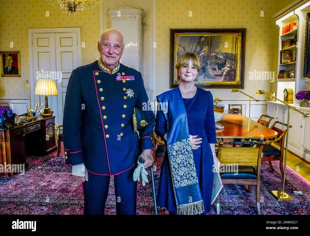 Oslo 20230921. Re Harald (a sinistra) riceve l'ambasciatore svizzero Nathalie Marti in un'udienza cerimoniale al Palazzo in connessione con la consegna delle credenziali. Foto: Lise Aaserud / NTB Foto Stock