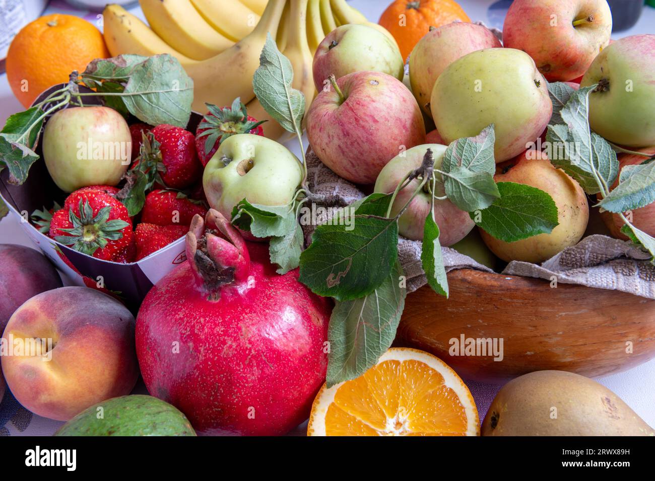 Natura morta di una selezione di frutta sana. Cibo salutare. Contesto. Foto Stock