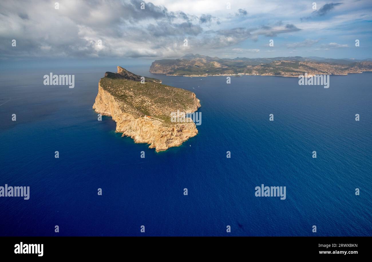 Vista aerea, sa Dragonera, Isola del Drago con far de Llebeig (faro) e Torre de Albercutx (torre di avvistamento), Andratx, Isole Baleari, Maiorca, Spa Foto Stock