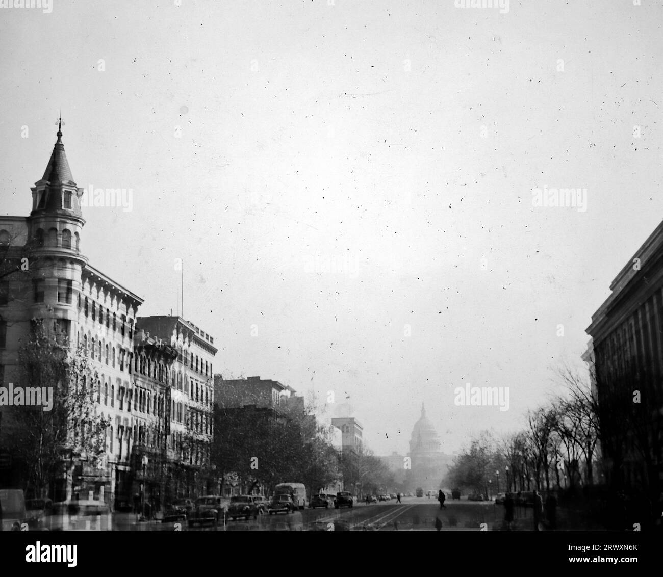 Una vista di alcuni edifici a Washington DC. Fotografia rara: Da una collezione compilata da un militare britannico sconosciuto che copre la No. 1 Composite Demonstration, AA Battery, tour degli Stati Uniti, dall'11 luglio 1943. Si tratta di una delle oltre cento immagini della collezione che erano in media di circa 4 x 3 pollici. Foto Stock Una vista di alcuni edifici a Washington DC. Fotografia rara: Da una collezione compilata da un militare britannico sconosciuto che copre la No. 1 Composite Demonstration, AA Battery, tour degli Stati Uniti, dall'11 luglio 1943. Si tratta di una delle oltre cento immagini della collezione che erano in media di circa 4 x 3 pollici. Foto Stock