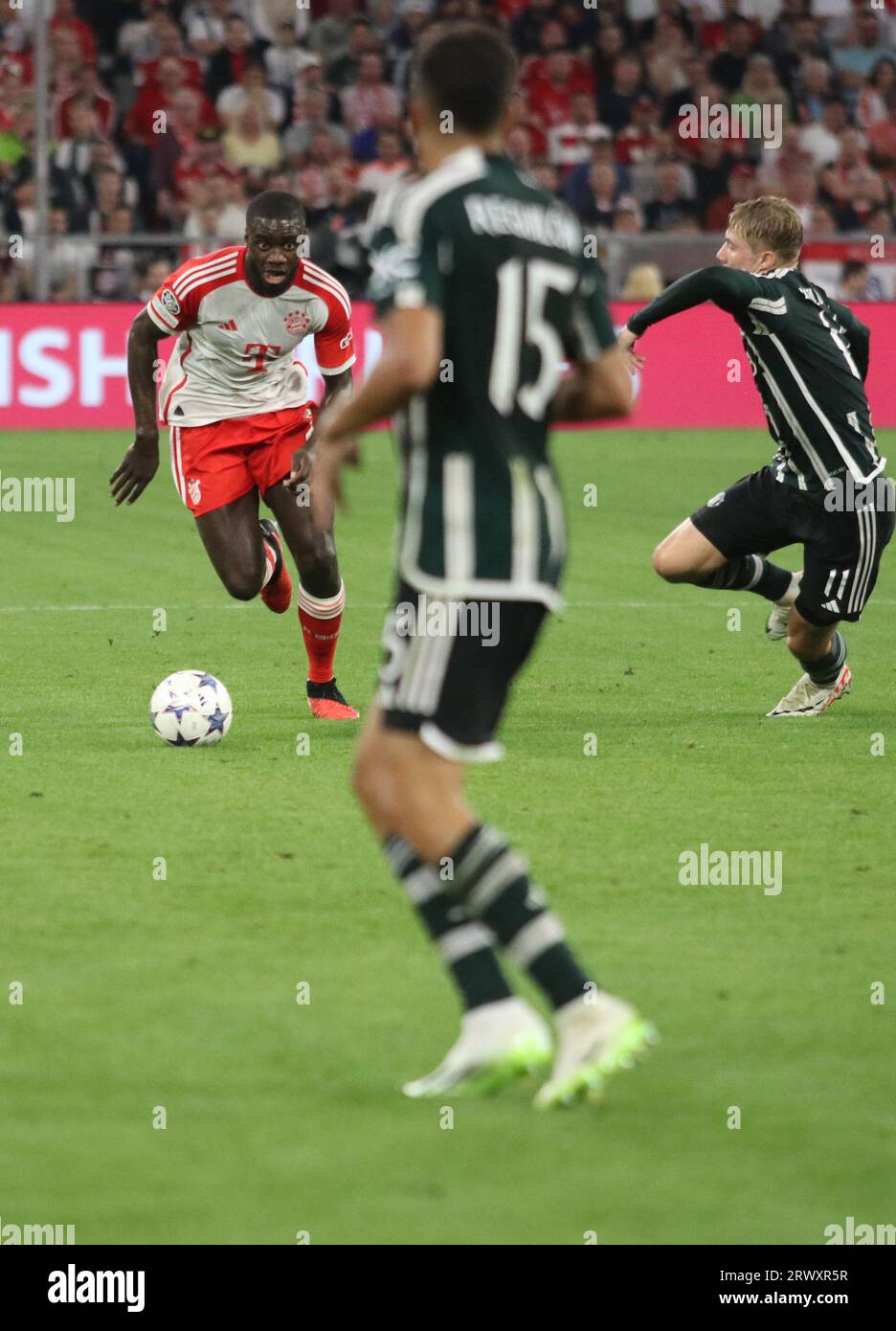 MONACO, Germania. , . 2 Dayot UPAMECANO, durante la UEFA Champions League Goup, Una partita tra FC BAYERN Muenchen e MANCHESTER-UNITED all'Allianz Arena, lo stadio di Monaco il 20 settembre. A Muenchen (foto di Arthur THILL/ATP Images) (THILL Arthur/ATP/SPP) credito: SPP Sport Press Photo. /Alamy Live News Foto Stock