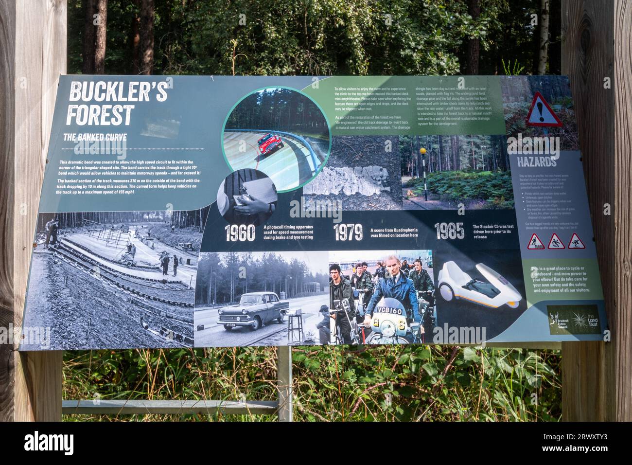 The Banked Curve a Bucklers Forest, Crowthorne, Berkshire, Inghilterra, Regno Unito, terreni precedentemente utilizzati dal Transport and Road Research Laboratory (TRL) Foto Stock