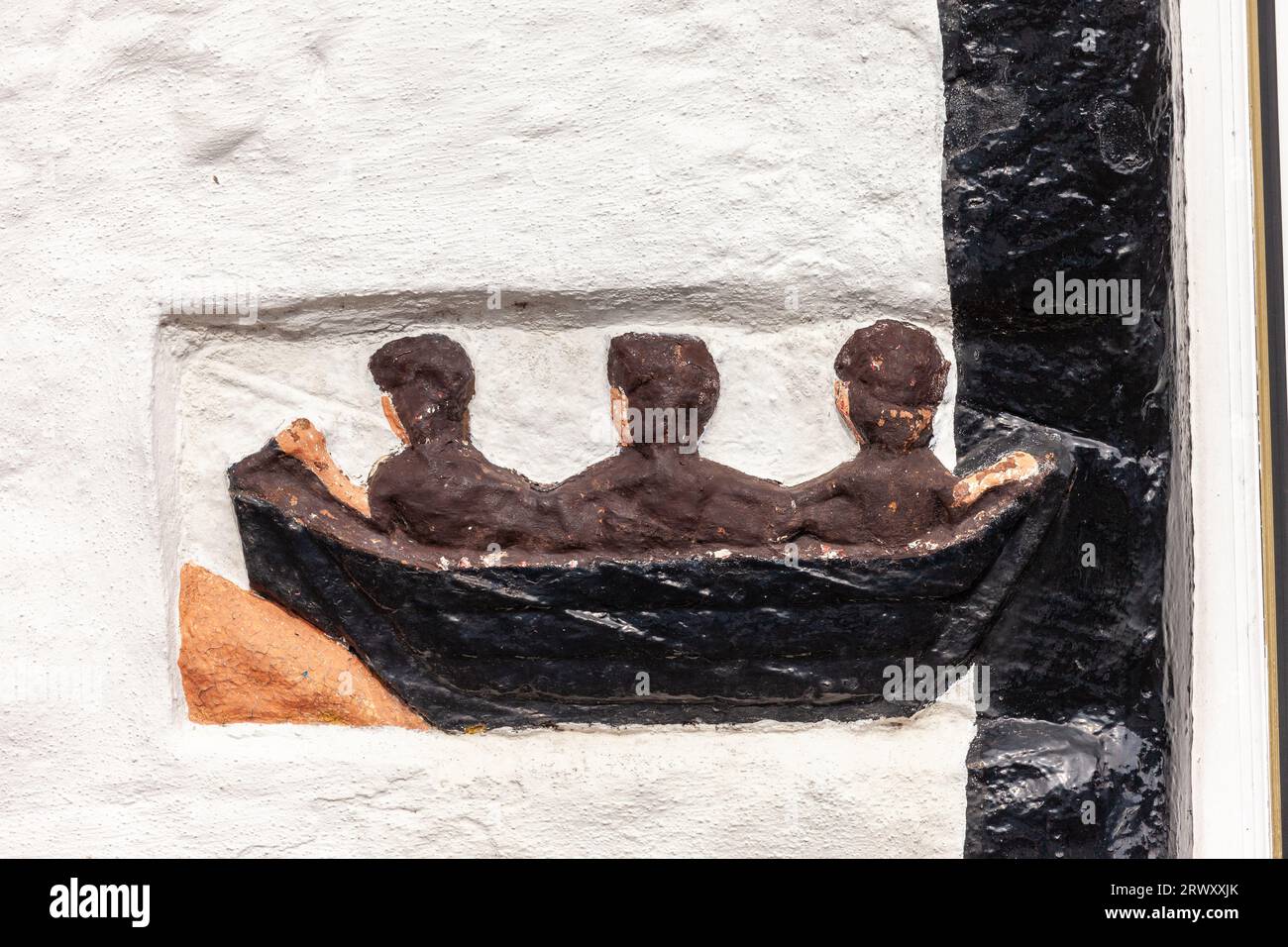 Un dettaglio di tre uomini in una barca a Rosewall Cottage, a Dumfries e Galloway, in Scozia. Foto Stock