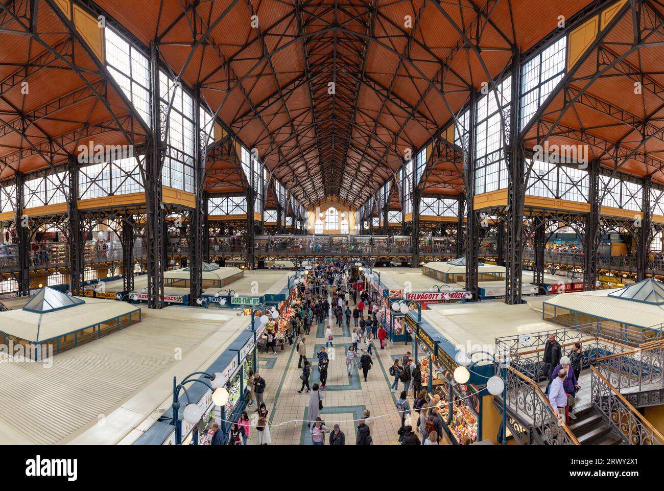 Una foto dell'interno del mercato centrale. Foto Stock