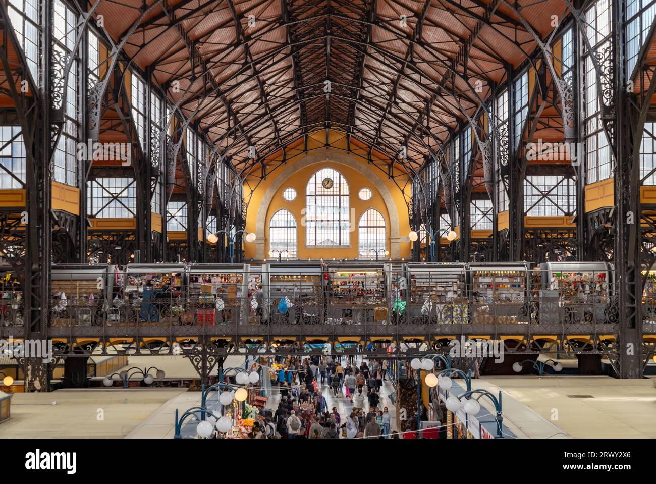 Una foto dell'interno del mercato centrale. Foto Stock