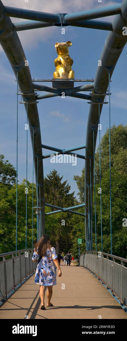 Topo dorato su un ponte sul ponte Weser, Germania, bassa Sassonia, Hamelin Foto Stock