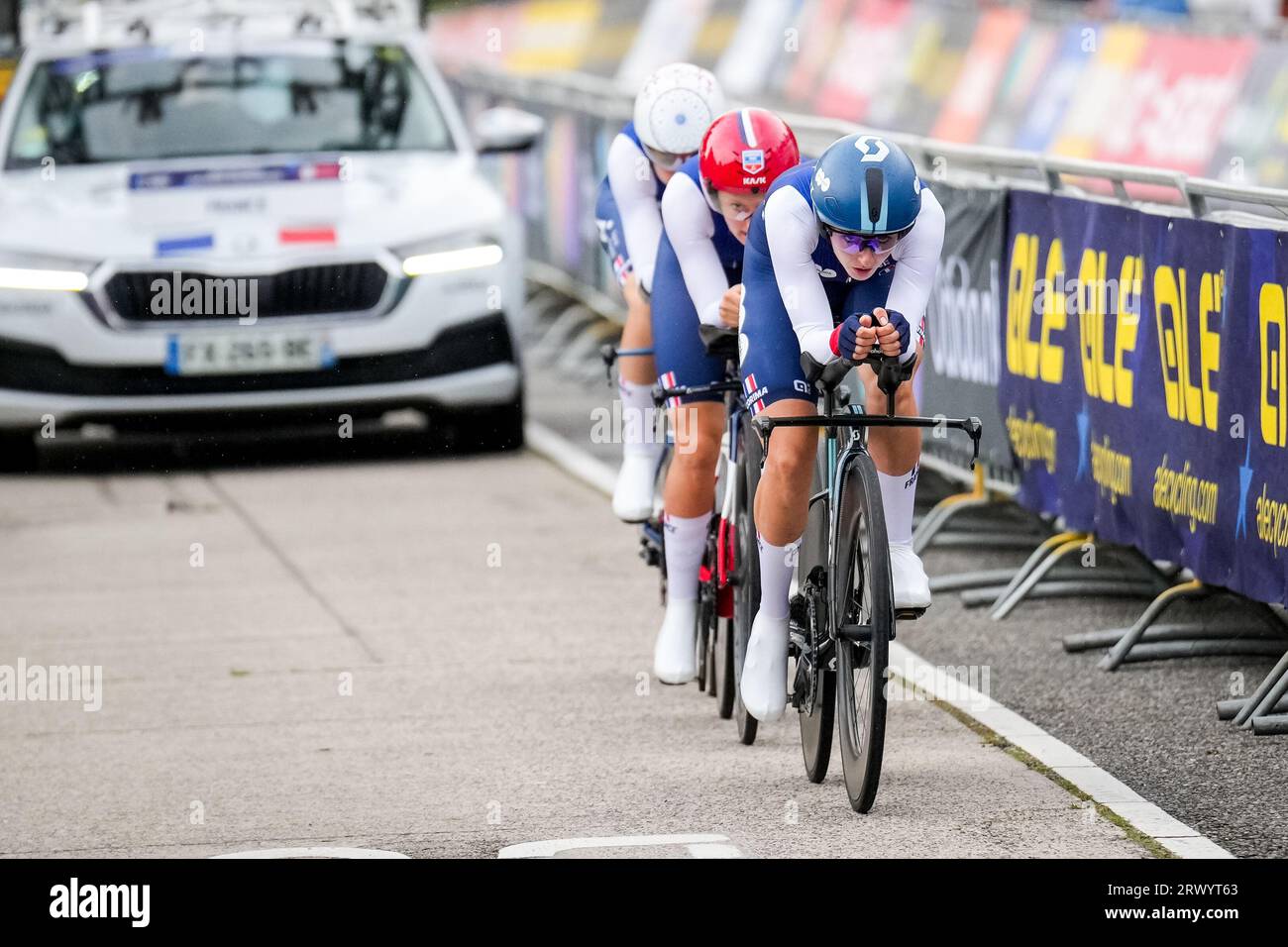 Emmen, Paesi Bassi. 21 settembre 2023. EMMEN, PAESI BASSI - 21 SETTEMBRE: Audrey Cordon Ragot di Francia, Cedrine Kerbaol di Francia e Juliette Labous di Francia gareggiano nell'Elite Mixed Team Relay dei Campionati europei di ciclismo su strada 2023 UEC al WILDLANDS Adventure Zoo Emmen il 21 settembre 2023 a Emmen, Paesi Bassi (foto di Rene Nijhuis/BSR Agency) credito: Agenzia BSR/Alamy Live News Foto Stock