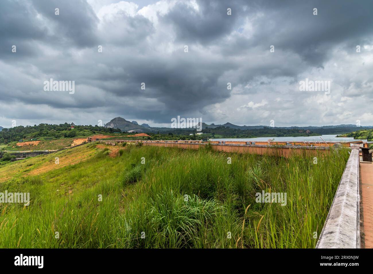 La diga di Karapuzha è una popolare attrazione turistica del distretto di Wayanad, Kerala, India Foto Stock