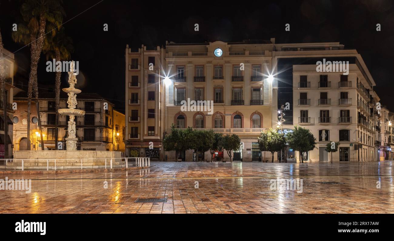 Fantastiche fotografie notturne intorno a Plaza de la Constitucion e via Marques de Larios. Il centro storico di Malaga è vuoto di notte. Malaga Foto Stock