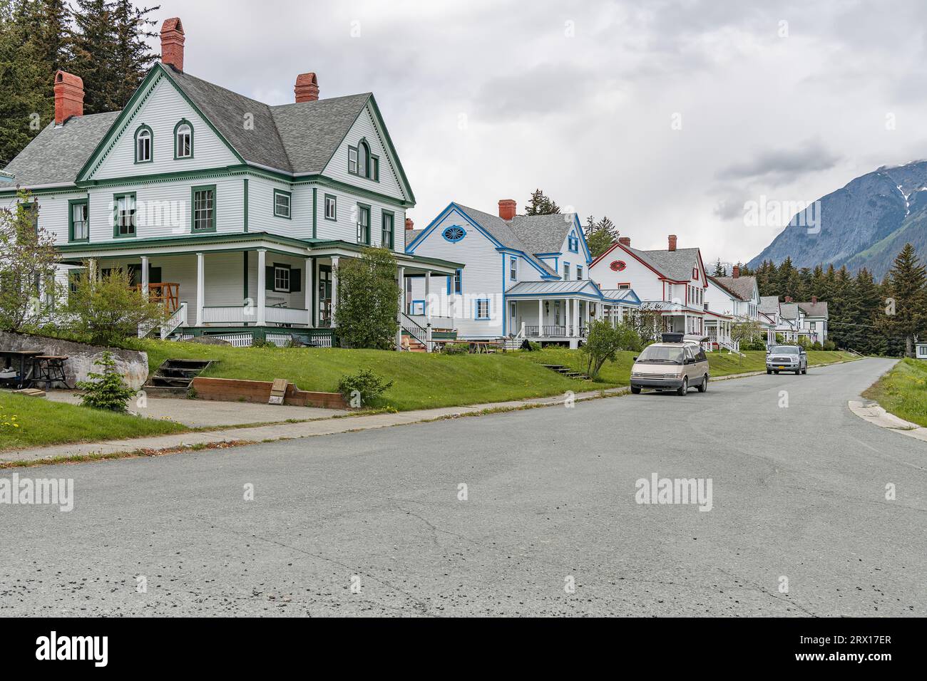 Case su ft Seward Drive nell'ex forte William H. Seward, Haines, Alaska, USA Foto Stock