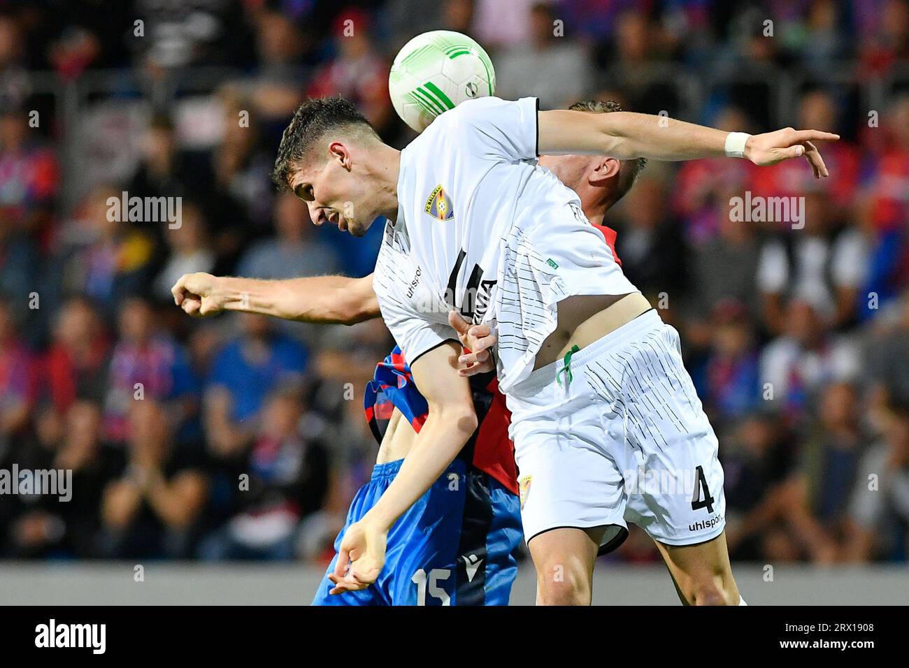 Pilsen, Repubblica Ceca. 21 settembre 2023. Da sinistra Gentrit Halili di Ballkani e tomas Chory di Viktoria in azione durante la partita della Football European Conference League: Viktoria Plzen vs FC Ballkani a Pilsen, Repubblica Ceca, 21 settembre 2023. Crediti: Miroslav Chaloupka/CTK Photo/Alamy Live News Foto Stock