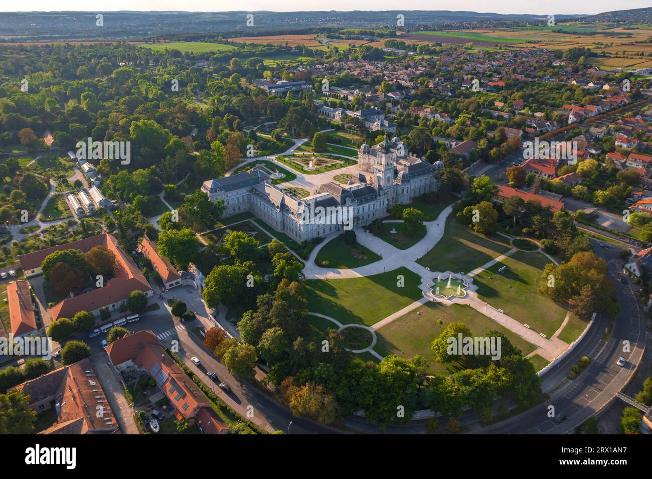 Vista aerea del Palazzo Festetics, palazzo barocco situato a Keszthely, Zala, Ungheria. Foto Stock