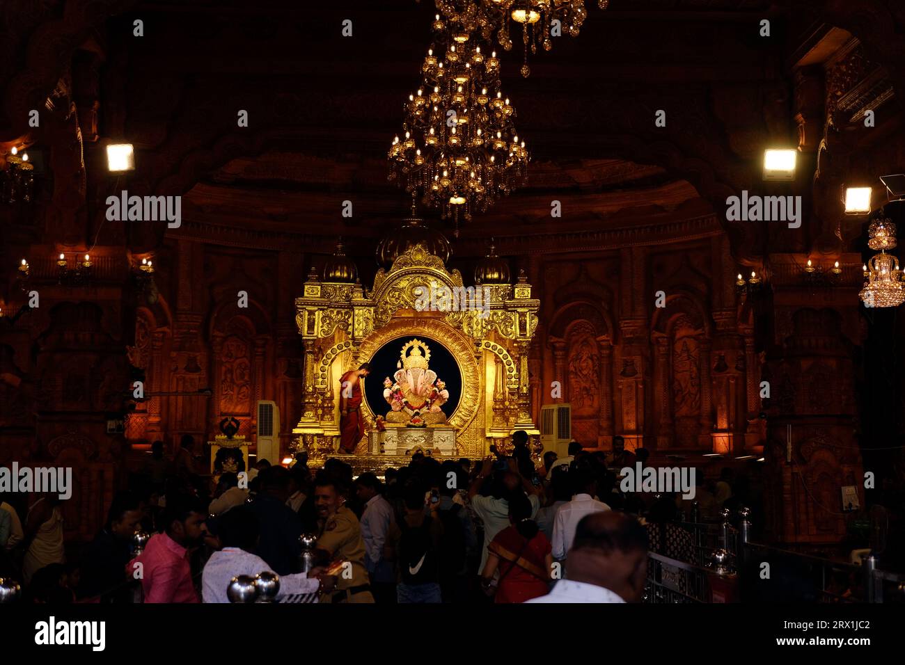 20 settembre 2023, Pune, Maharashtra, India, splendida scultura di Lord Ganesh chiamata Dagdusheth Halwai Ganpati vicino Mandai durante il Ganesh Festival. Foto Stock