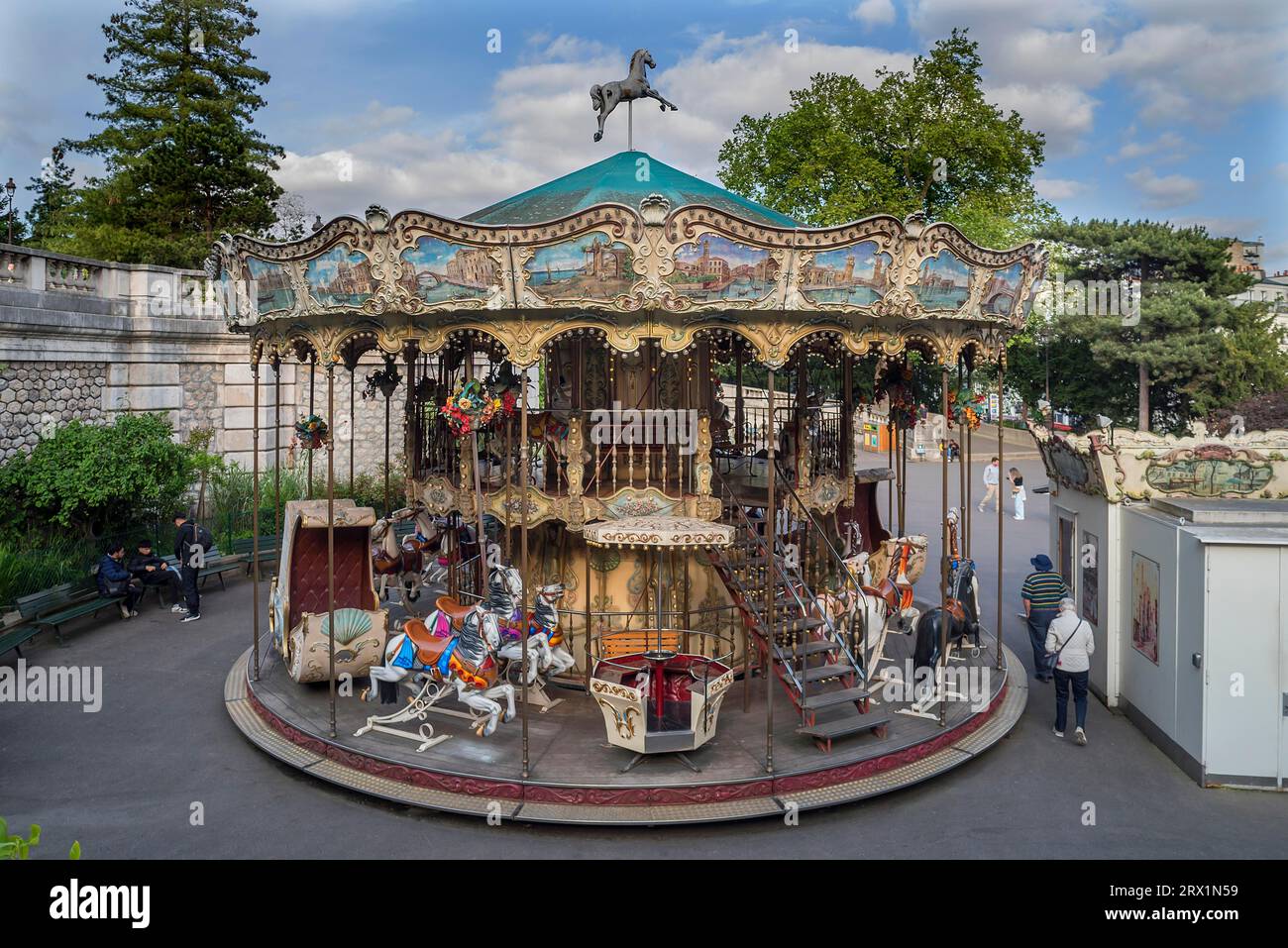 Nostalgica giostra per bambini, Parigi, Francia Foto Stock