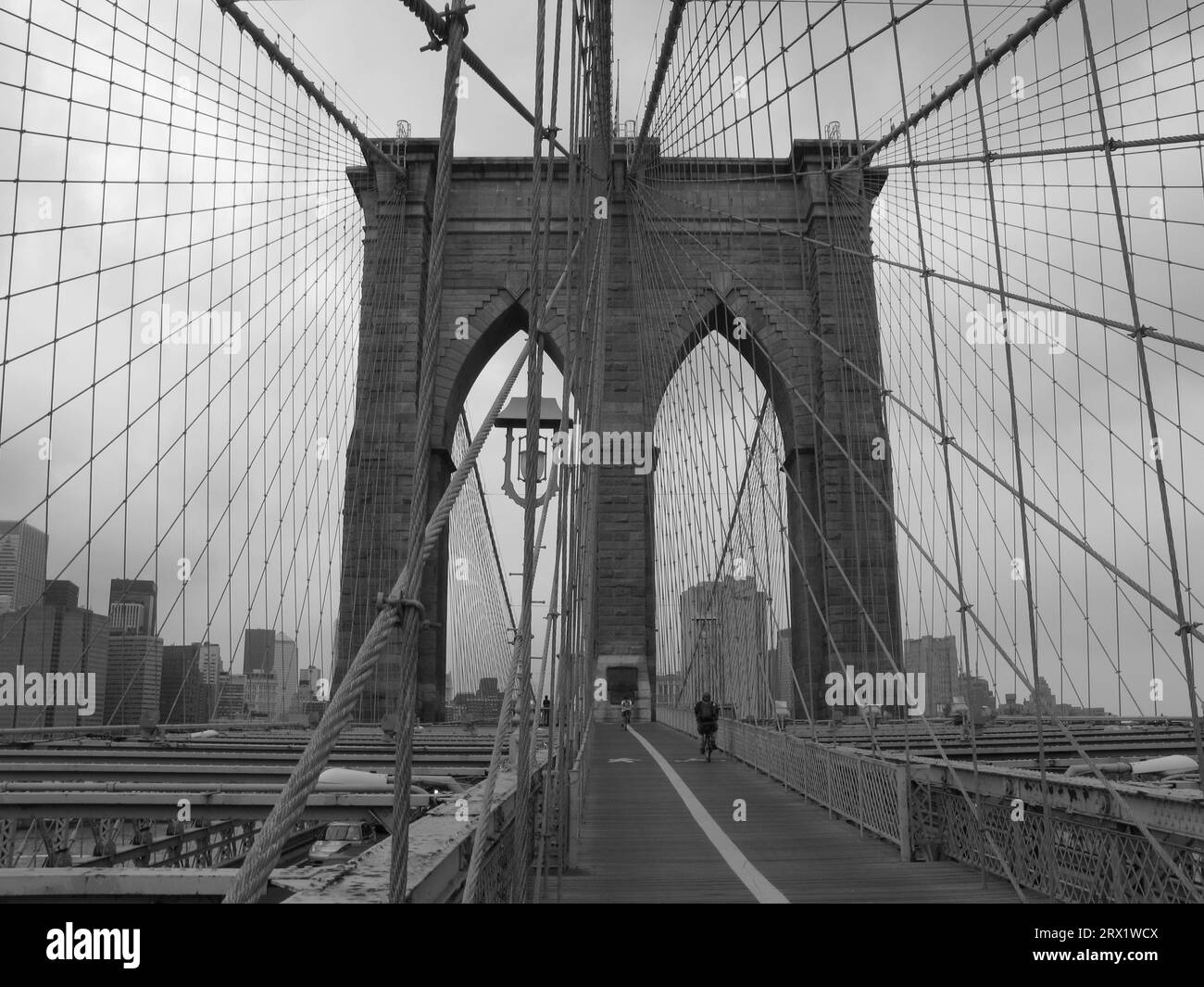 Ponte di Brooklyn in bianco nero, New York City Foto Stock