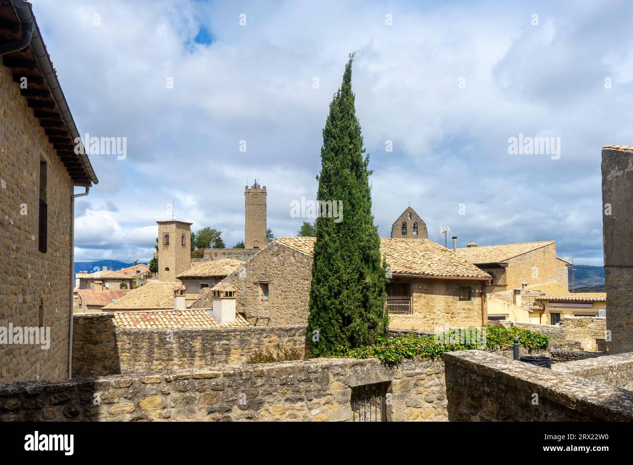 Passeggia per le strade della città medievale di SOS del Rey Catolico, Spagna Foto Stock