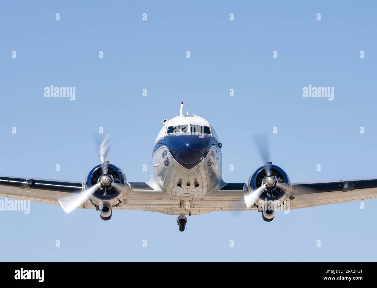 Douglas DC-3 sul sivrihisar Sky SHG AIRSHOW 2023 Sivrihisar Eskisehir Turkiye 09 16 2023 Foto Stock