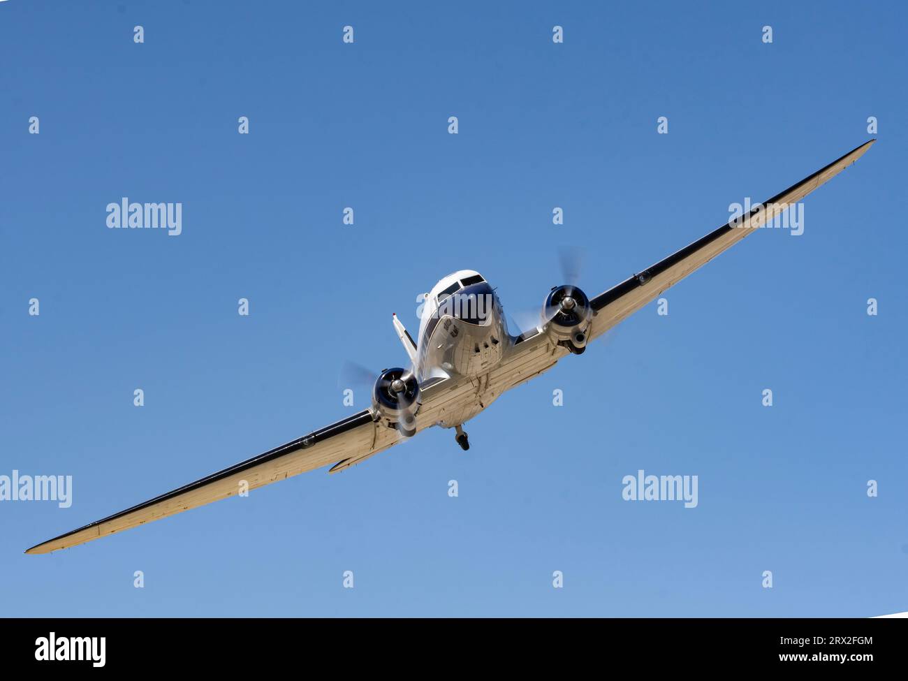 Douglas DC-3 sul sivrihisar Sky SHG AIRSHOW 2023 Sivrihisar Eskisehir Turkiye 09 16 2023 Foto Stock