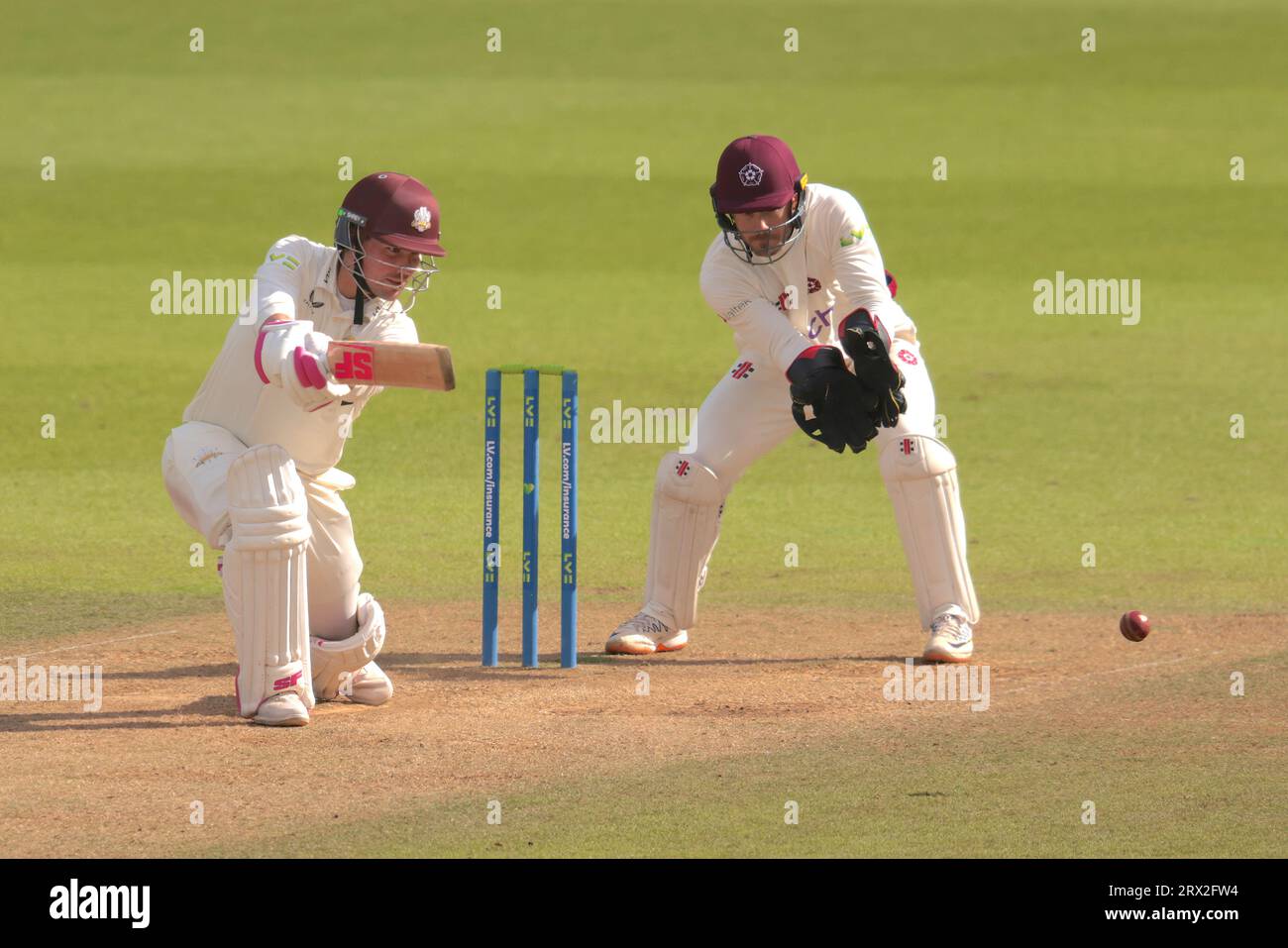 Londra, Regno Unito. 22 settembre 2023. Surrey's Rory Burns in battuta mentre Surrey è costretto a proseguire contro Northamptonshire nel County Championship al Kia Oval, giorno quattro. Credito: David Rowe/Alamy Live News Foto Stock