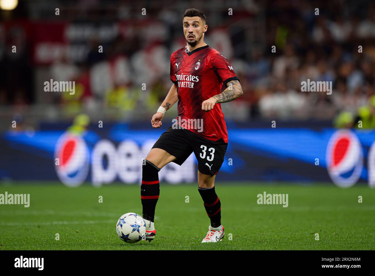 Rade Krunic del Milan in azione durante la partita di UEFA Champions League tra il Milan e il Newcastle United FC. Foto Stock