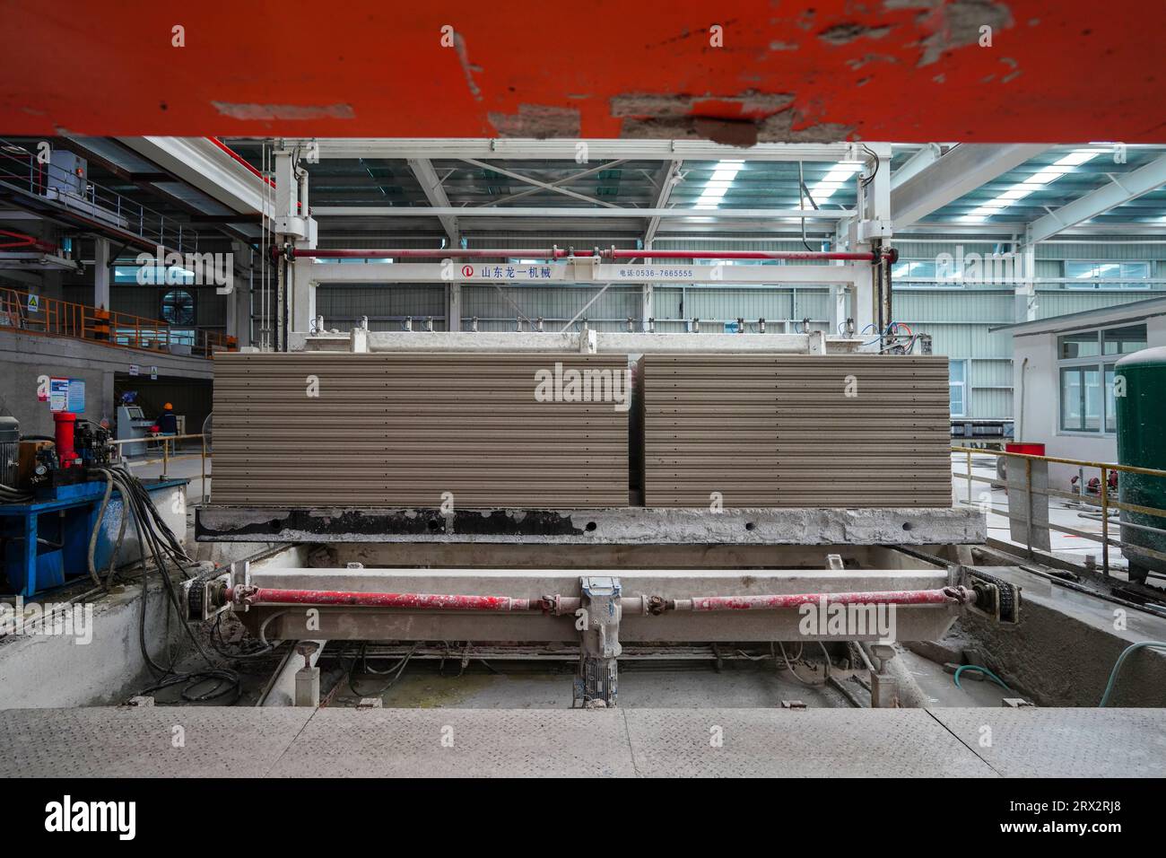 Nuovi materiali edili sulla linea di produzione - pannelli di partizione leggeri, Cina settentrionale Foto Stock