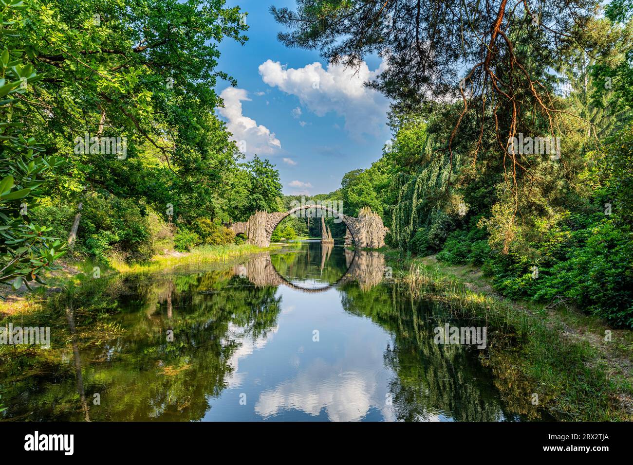 Rakotzbrucke (Ponte del Diavolo), Kromlau Azalea e Rhododendron Park, Gablenz, Sassonia, Germania, Europa Foto Stock