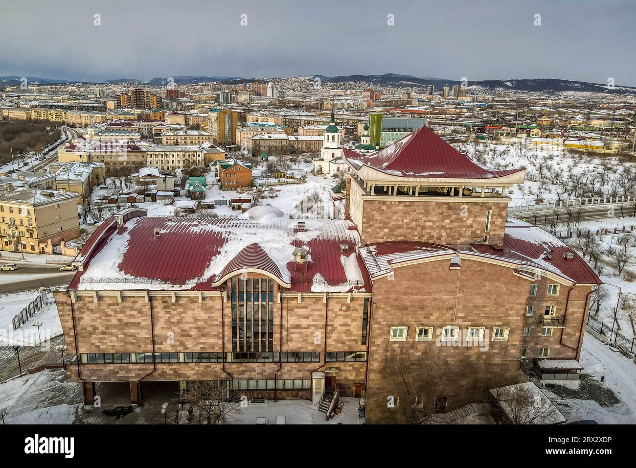 L'edificio del teatro realizzato in stile architettonico buddista orientale nella città di Ulan-Ude, Repubblica di Buryatiya, Russia. Foto Stock