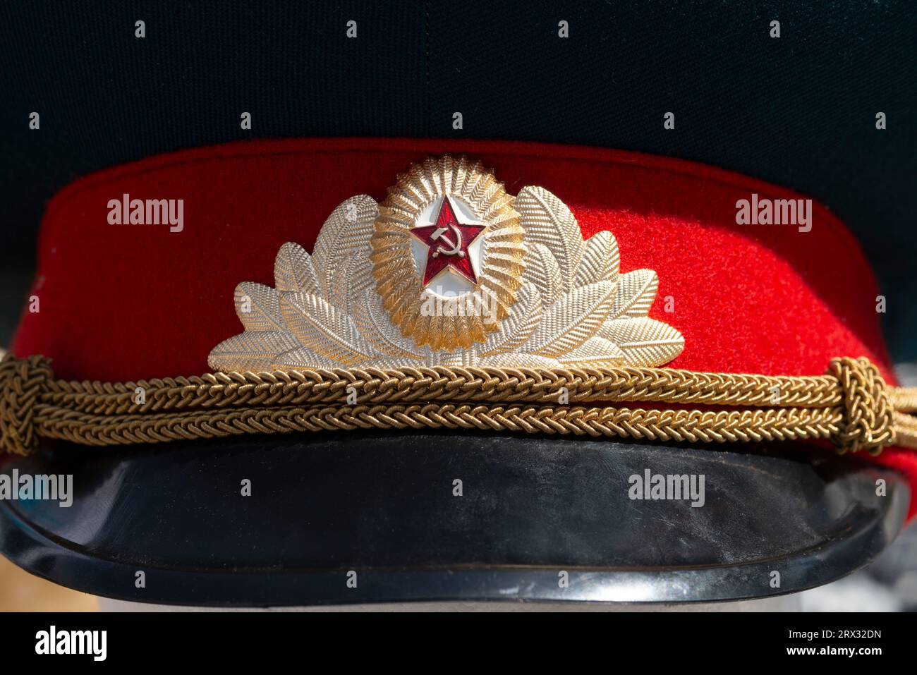 Itay, Lombardia, mercato delle pulci, cappello militare del periodo sovietico russo Foto Stock