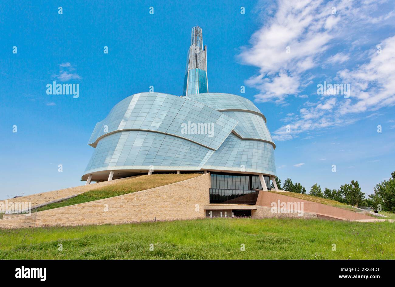 Il Canadian Museum for Human Rights, aperto nel 2014, ha vinto premi per la sua architettura, Winnipeg, Manitoba, Canada, Nord America Foto Stock