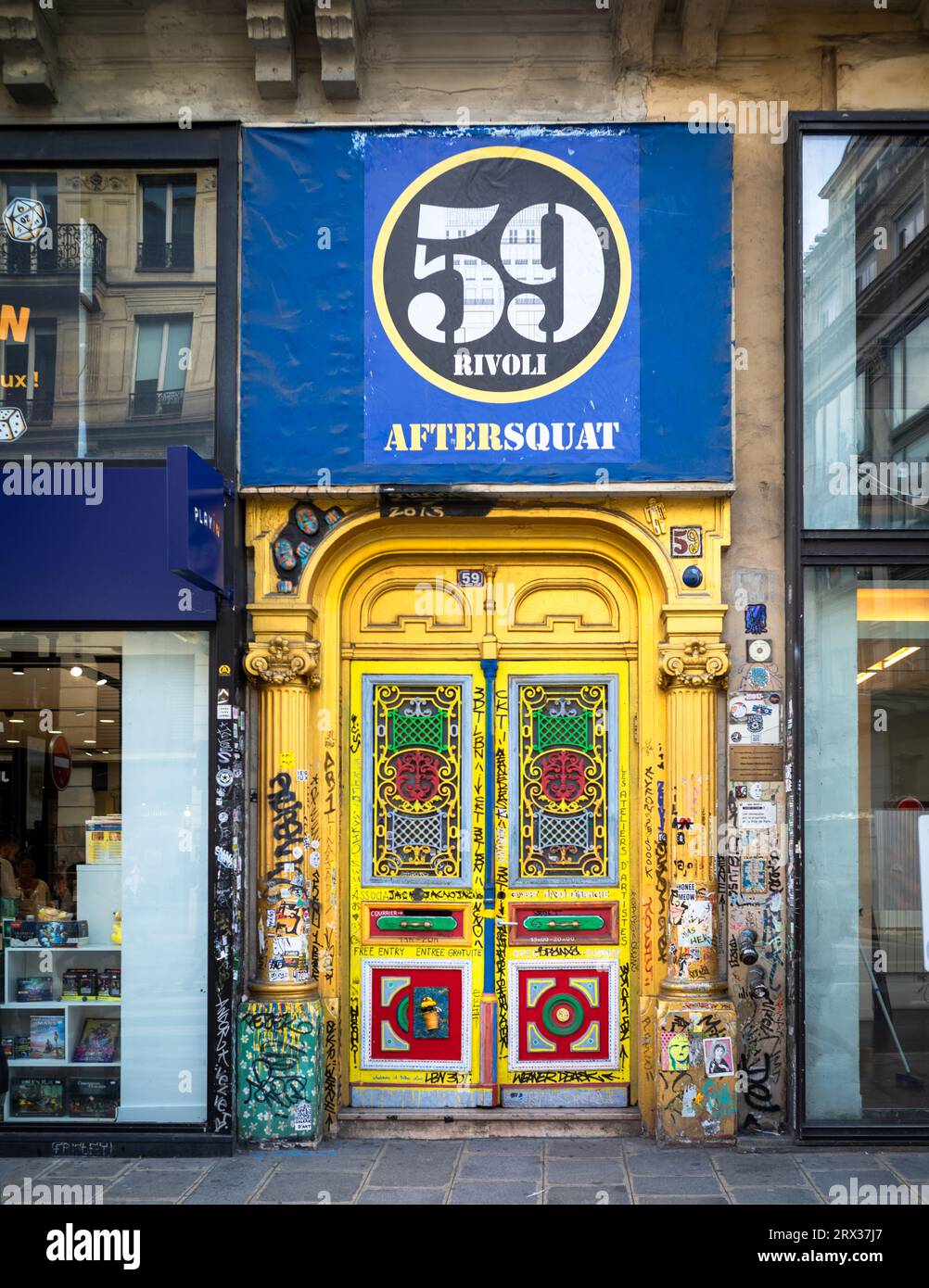 L'ingresso di Aftersquat, un'area legalizzata che ospita artisti, gallerie e studi al 59 di Rue de Rivoli a Parigi, in Francia Foto Stock