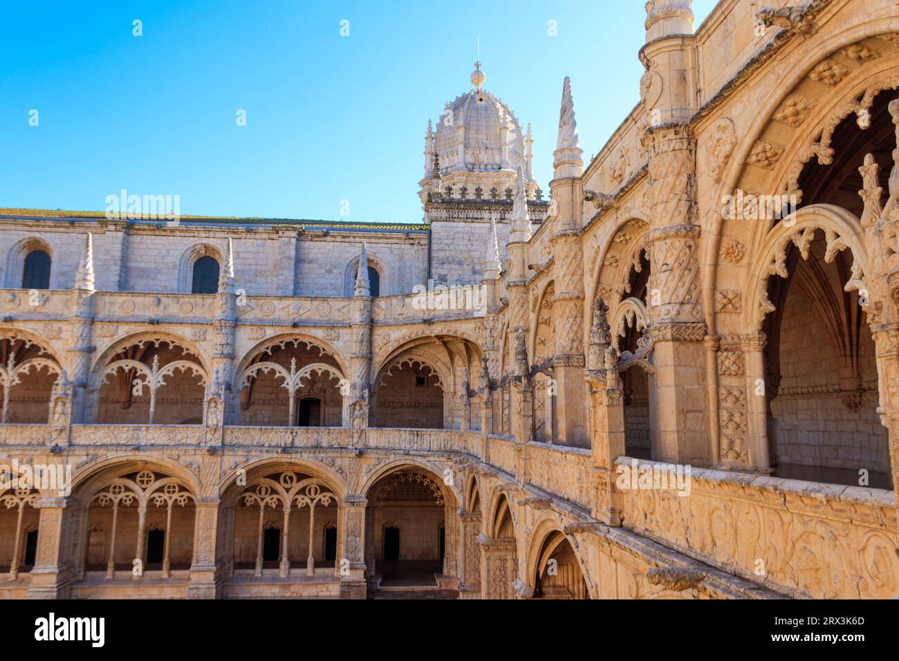 Cortile del monastero di Jeronimos a Lisbona, Portogallo Foto Stock