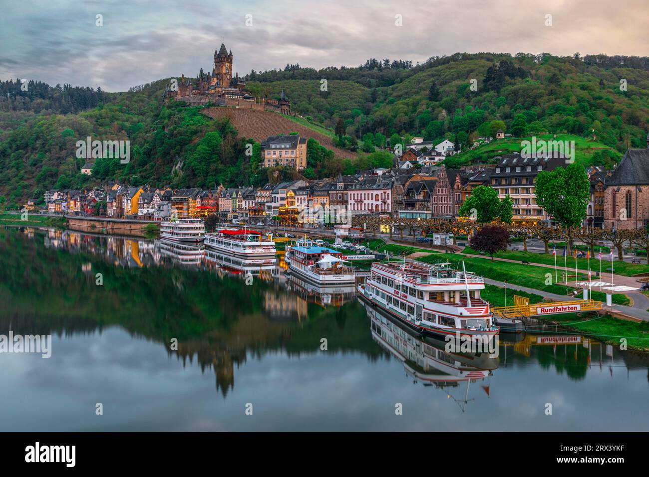 Castello di Cochem, Eifel, Renania-Palatinato, fiume Mosella, Germania Foto Stock