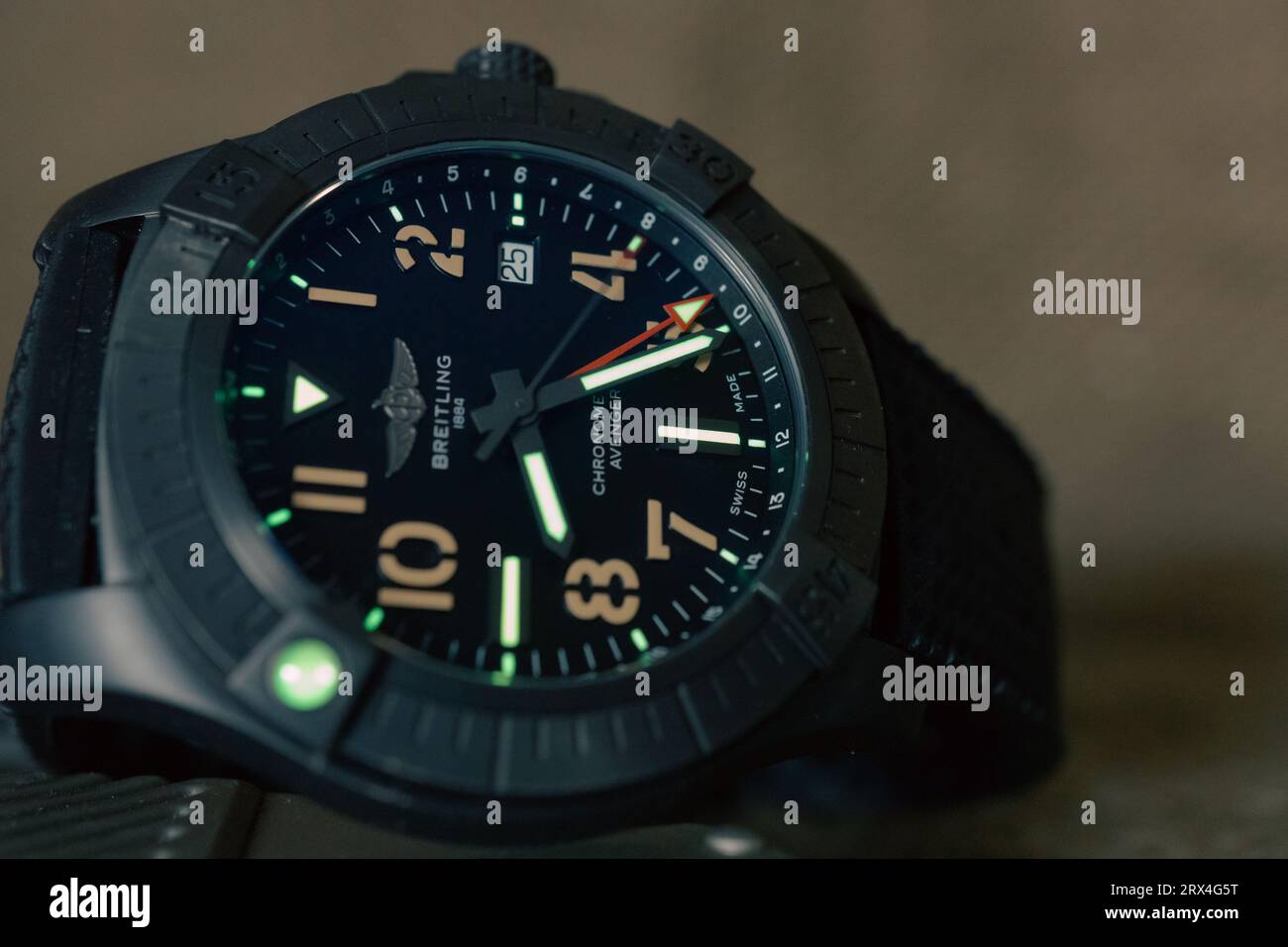 Military luminous watch immagini e fotografie stock ad alta risoluzione -  Alamy