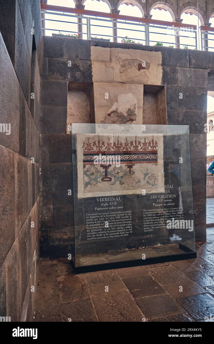 CUSCO, PERÙ. 2023: Mura Inca nell'antica città del Tempio di Coricancha, Cusco, Perù, Sud America. Esempio di muratura poligonale e abilità Foto Stock