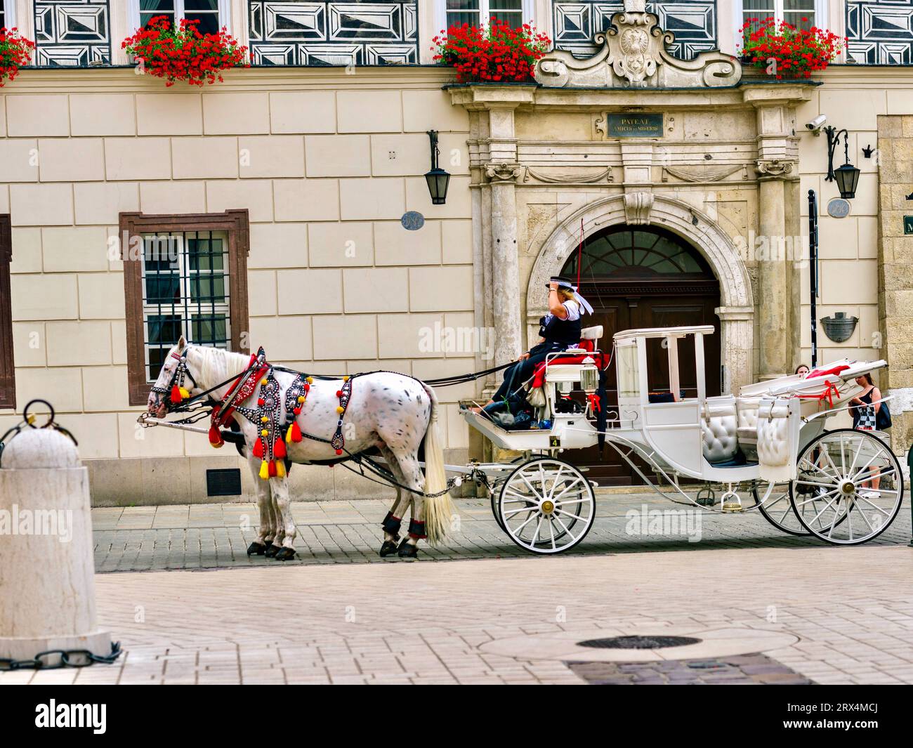 Cracovia, Polonia - 12 agosto 2023: Un veicolo originale per passeggiare nella città vecchia. Foto Stock