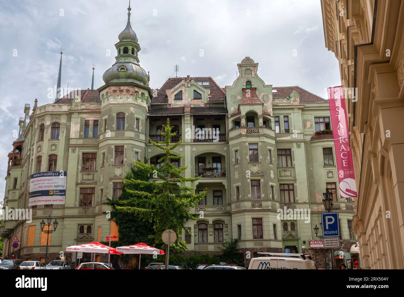 Brno, Repubblica Ceca - 16 agosto 2010: Un edificio storico in via Biskupska (in inglese Bishop), in cui visse il compositore ceco Pavel Haas Foto Stock