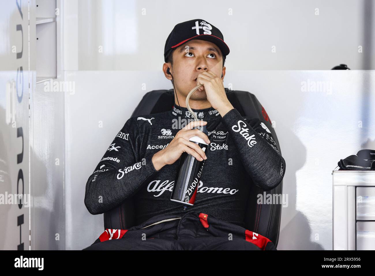 ZHOU Guanyu (chi), Alfa Romeo F1 Team puntata C43, ritratto durante il Gran Premio di Formula 1 Lenovo del 2023, sedicesimo round del Campionato del mondo di Formula 1 2023 dal 22 al 24 settembre 2023 sul Suzuka International Racing Course, a Suzuka Foto Stock