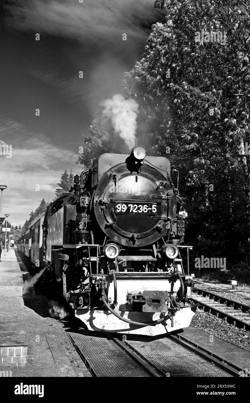 Smantellamento e ispezione di una locomotiva a vapore Foto Stock