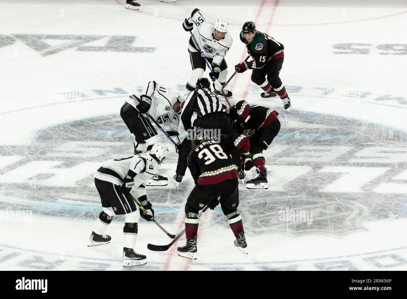 Melbourne, Australia, 23 settembre 2023. Il gioco inizia durante l'NHL Global Series match tra i Los Angeles Kings e gli Arizona Coyotes alla Rod Laver Arena il 23 settembre 2023 a Melbourne, in Australia. Crediti: Dave Hewison/Speed Media/Alamy Live News Foto Stock