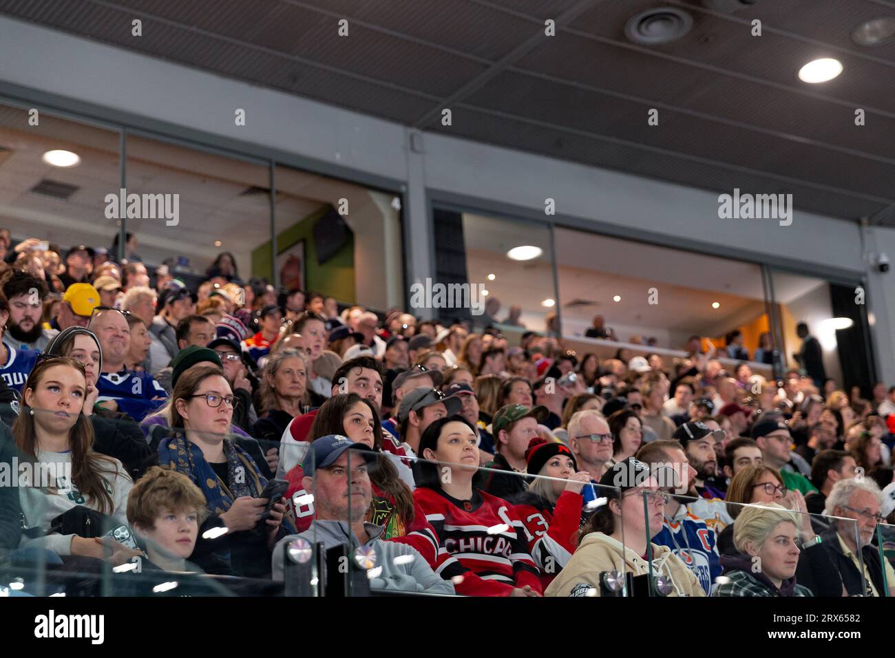 Melbourne, Australia, 23 settembre 2023. I tifosi guardano durante l'NHL Global Series match tra i Los Angeles Kings e gli Arizona Coyotes alla Rod Laver Arena il 23 settembre 2023 a Melbourne, in Australia. Crediti: Dave Hewison/Speed Media/Alamy Live News Foto Stock