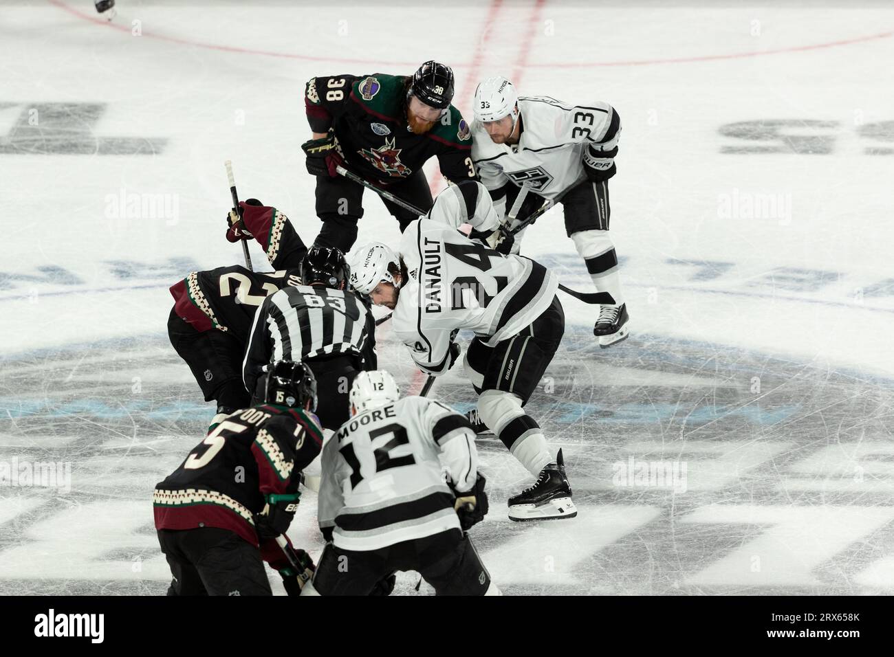 Melbourne, Australia, 23 settembre 2023. Il gioco inizia durante l'NHL Global Series match tra i Los Angeles Kings e gli Arizona Coyotes alla Rod Laver Arena il 23 settembre 2023 a Melbourne, in Australia. Crediti: Dave Hewison/Speed Media/Alamy Live News Foto Stock